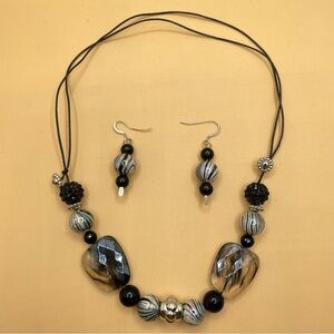Unsigned Adjustable Corded Acrylic Beaded Silver Beaded Necklace Earrings Set